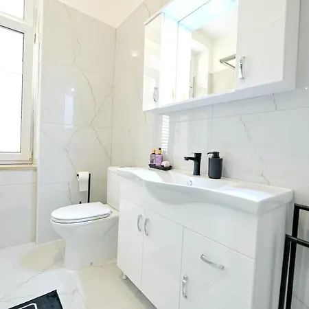 Luxury Laura 아파트 *