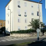 Luxury Laura Апартаменти *