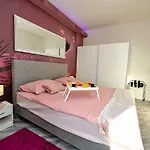 Luxury Laura Apartament *