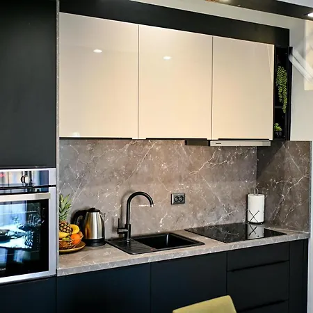 Luxury Laura * زادار