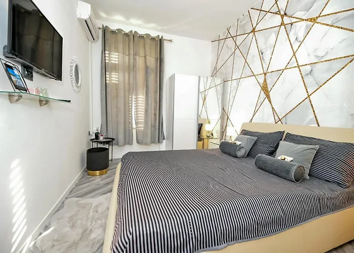 Luxury Laura * Ζαντάρ