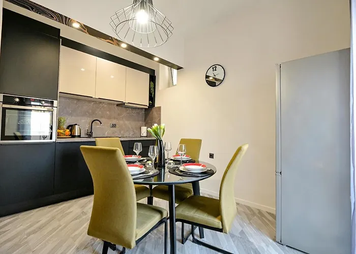 Luxury Laura Ζαντάρ