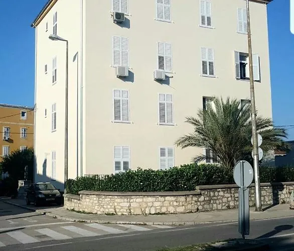 Luxury Laura Διαμέρισμα *